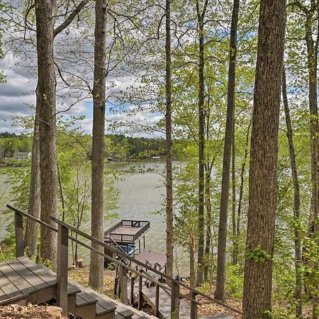 Waterfront Cottage With Boat Dock And 3 Decks! Bracey Luaran gambar