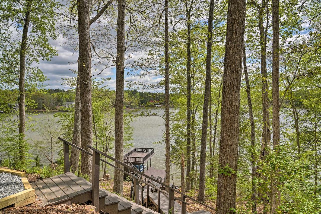 Waterfront Cottage With Boat Dock And 3 Decks! Bracey Luaran gambar